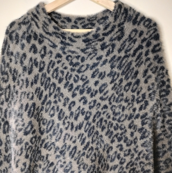 Chicos Leopard Print Poncho Sweater Size S/M Ultra Soft Cozy Fall Winter Layer - Picture 3 of 7